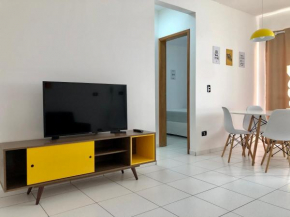 APARTAMENTO COM VISTA PARA PISCINA E CHURRASQUEIRA